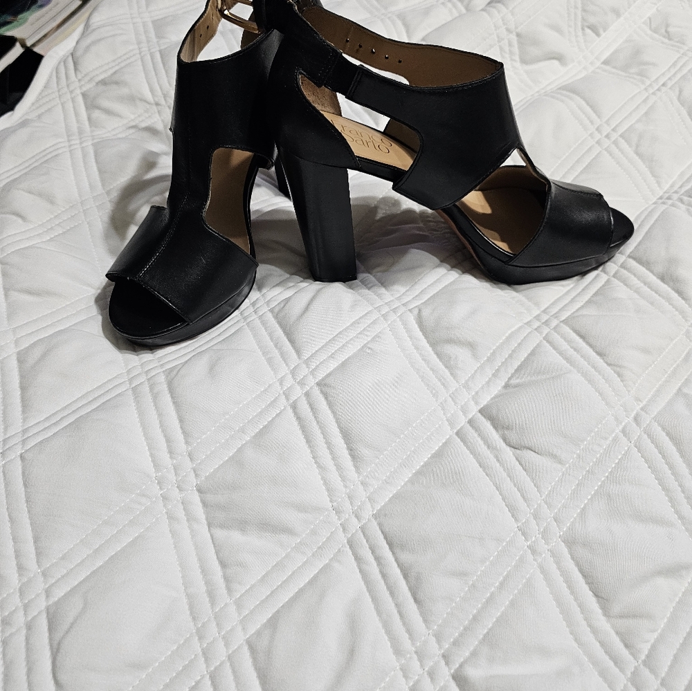 Shoes - Picture 2 of 7